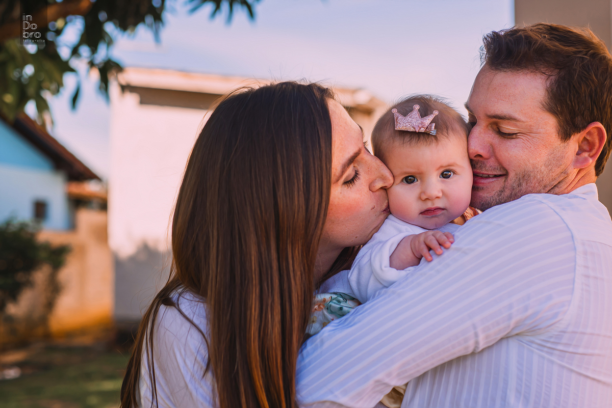 ensaio família; ensaio externo; ensaio em casa; ensaio natureza; 4 meses; cecilia; acompanhamento mensal; ensaio em rolante; rolante; rs; lactante; amamentação; amamentação em tandem. 