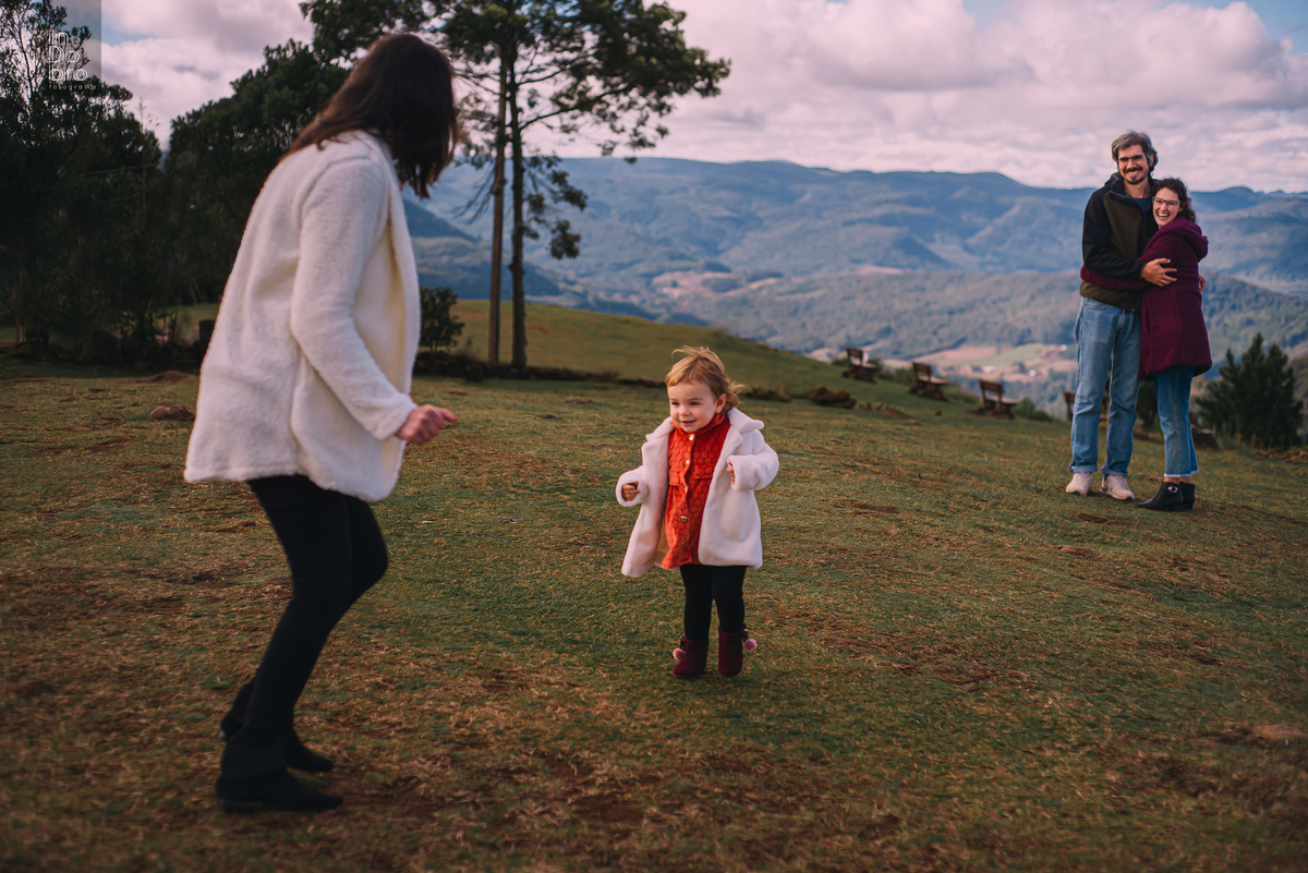 ensaio infantil; acompanhamento mensal; morro grande; rolante; rs; ensaio família; ensaio externo; ensaio natureza.