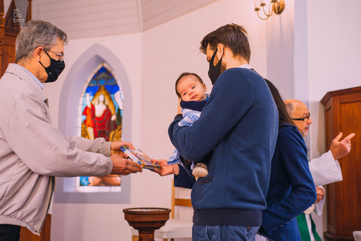 batizado; 2 meses; liam; acompanhamento infantil; acompanhamento mensal; ensaio de família; ensaio infantil; ensaio bebê; dois irmãos; rs.