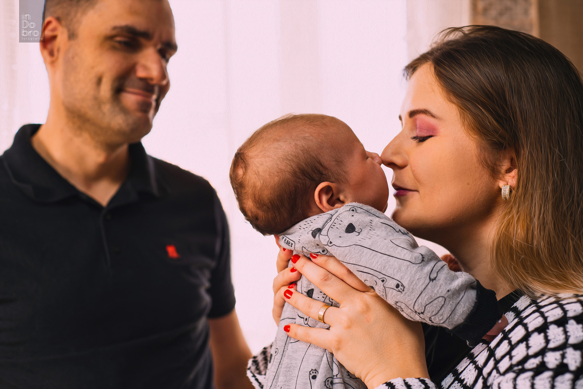 ensaio bebê; acompanhamento mensal; acompanhamento infantil; ensaio infantil; 2 meses; ensaio em casa; nova santa rita; rs; ensaio família.