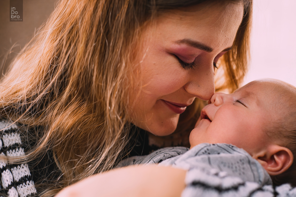 ensaio bebê; acompanhamento mensal; acompanhamento infantil; ensaio infantil; 2 meses; ensaio em casa; nova santa rita; rs; ensaio família.