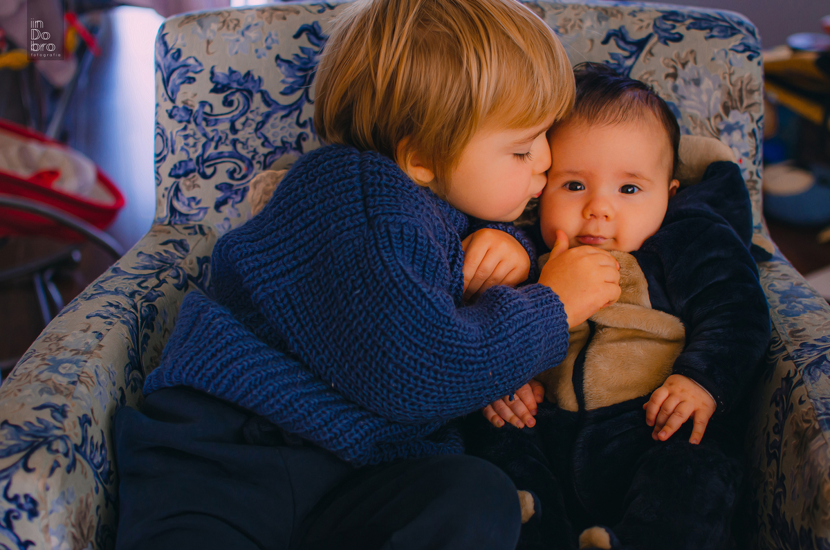 ensaio bebê; ensaio infantil; 3 meses; liam; ensaio em casa; acompanhamento mensal; acompanhamento infantil; dois irmãos; rs.