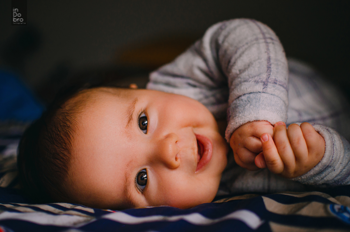 ensaio bebê; ensaio infantil; 3 meses; liam; ensaio em casa; acompanhamento mensal; acompanhamento infantil; dois irmãos; rs.