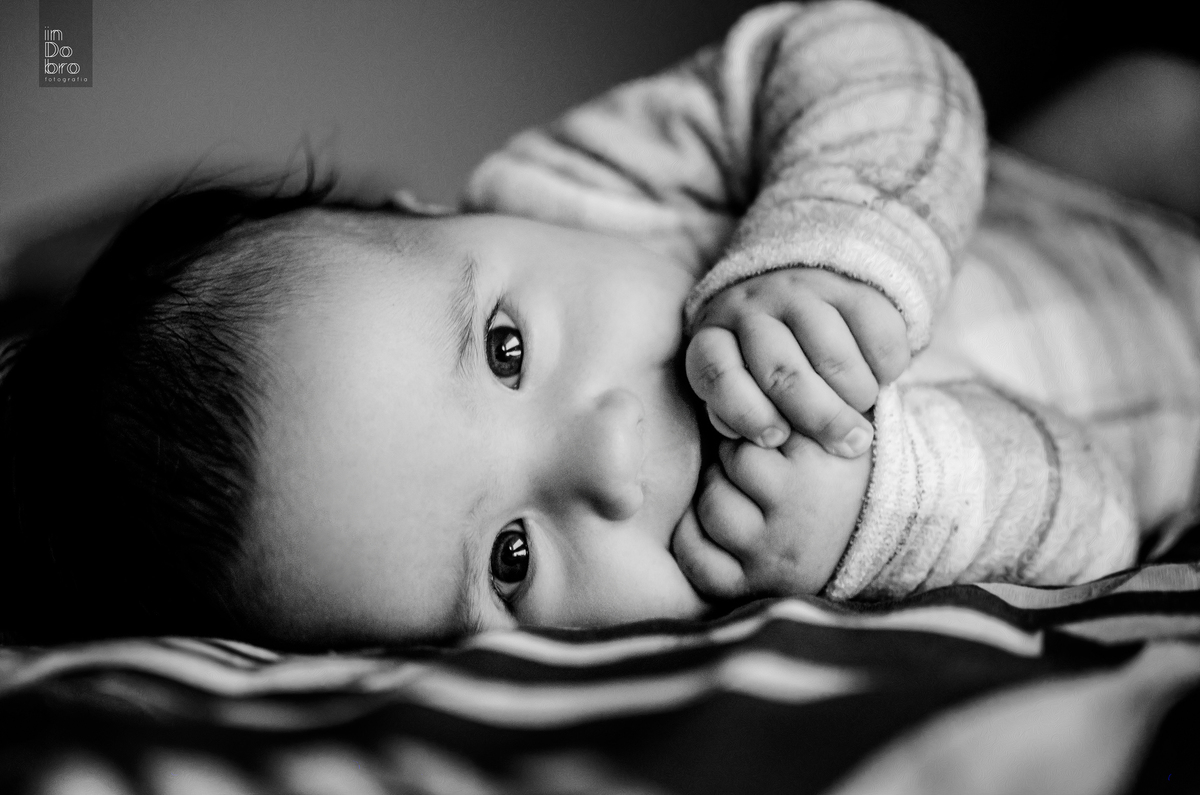 ensaio bebê; ensaio infantil; 3 meses; liam; ensaio em casa; acompanhamento mensal; acompanhamento infantil; dois irmãos; rs.