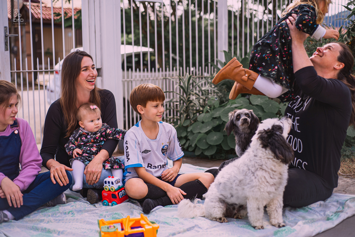 ensaio infantil. ensaio família; ensaio em casa; acompanhamento infantil; sapiranga;rs.