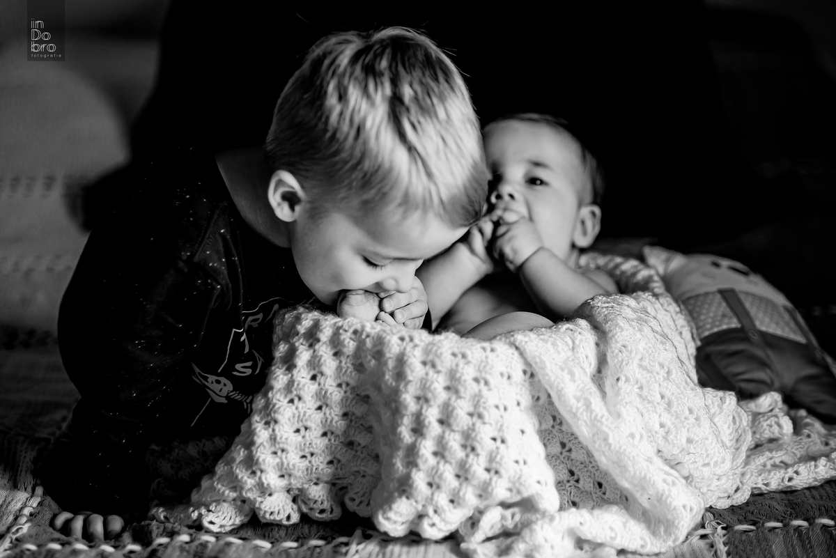 ensaio infantil; ensaio bebê; acompanhamento bebê; acompanhamento mensal; liam; 4 meses; ensaio em casa; ensaio em dois irmãos; rs.