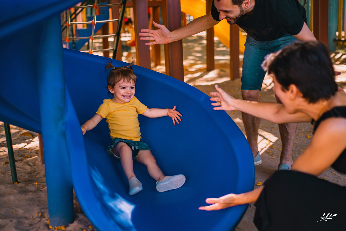 ensaio família; ensaio infantil; 1 ano; ensaio em rolante; pracinha; praça matriz de rolante.