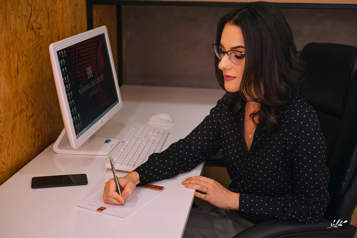 ensaio profissional; ensaio corporativo; ensaio advogada; ensaio escritório; retrato profissional; retrato empresa; retrato corporativo; ensaio em rolante; rs.