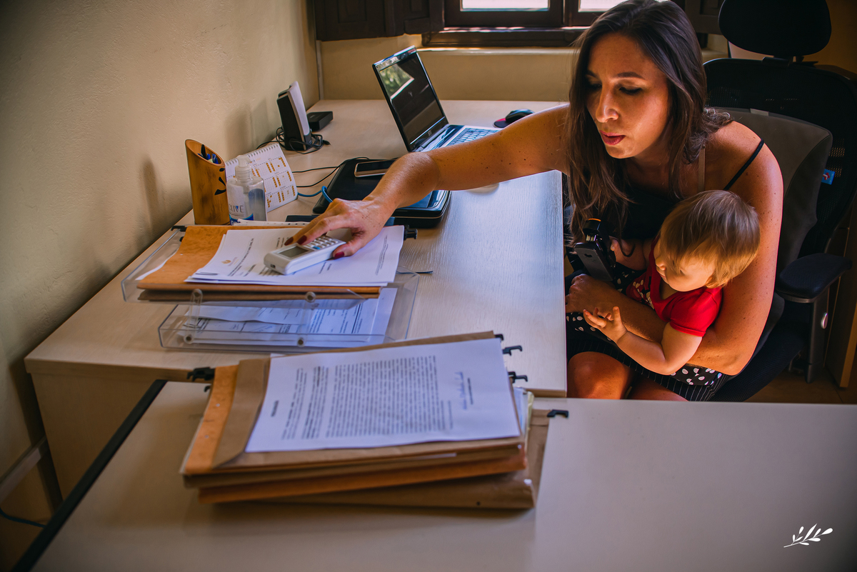 Ensaio documental; documental; dia a dia mãe advogada.