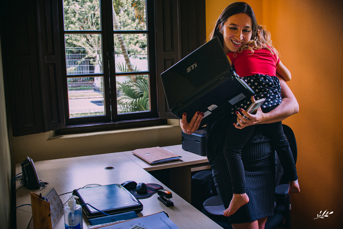 Ensaio documental; documental; dia a dia mãe advogada.