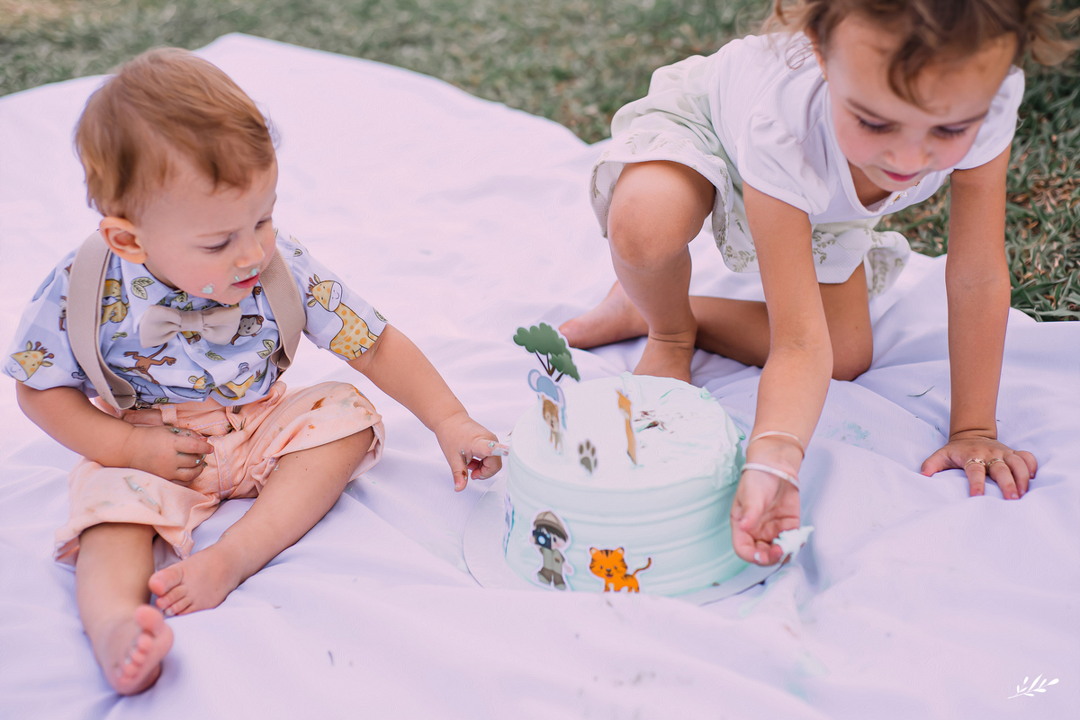 Ensaio infantil; ensaio em casa; ensaio criança; smash the cake; ensaio um ano; ensaio um aninho; festa na selva; ensaio de família.