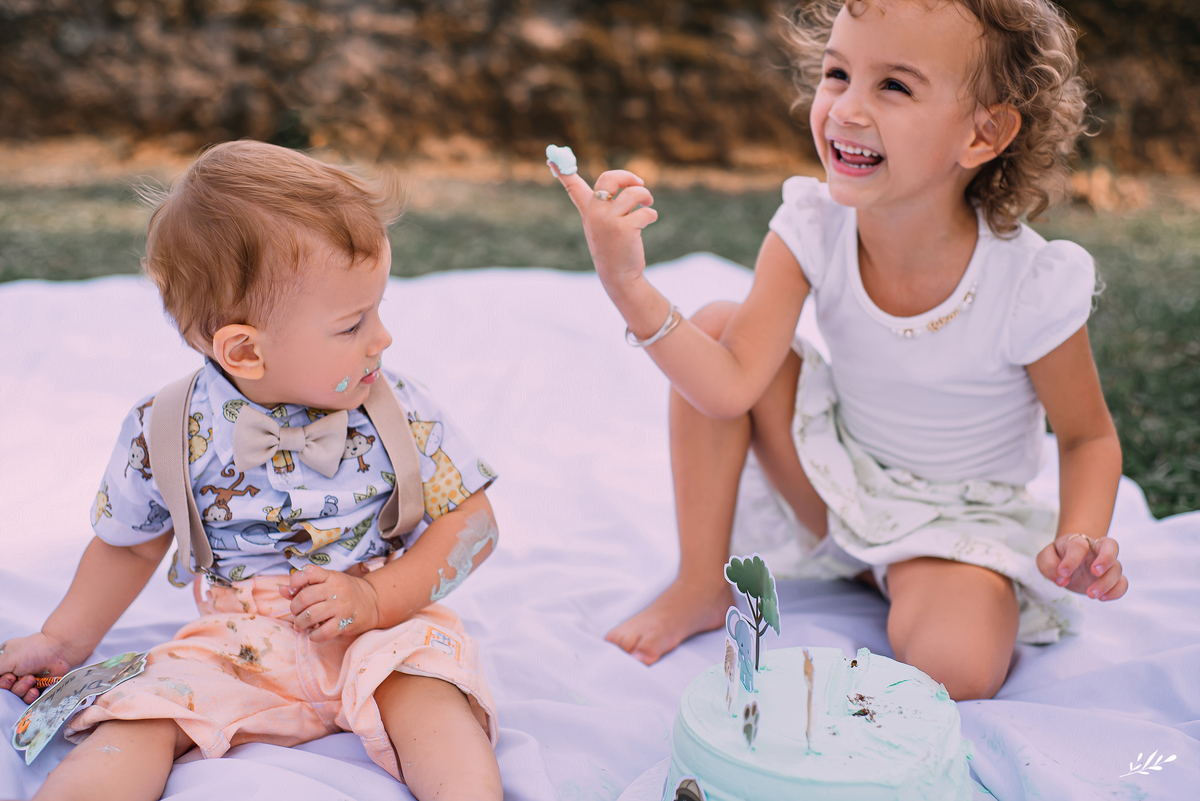 Ensaio infantil; ensaio em casa; ensaio criança; smash the cake; ensaio um ano; ensaio um aninho; festa na selva; ensaio de família.