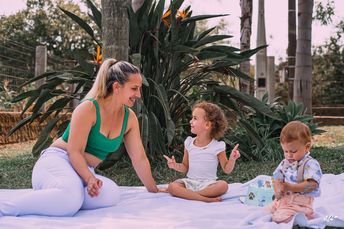 Ensaio infantil; ensaio em casa; ensaio criança; smash the cake; ensaio um ano; ensaio um aninho; festa na selva; ensaio de família.