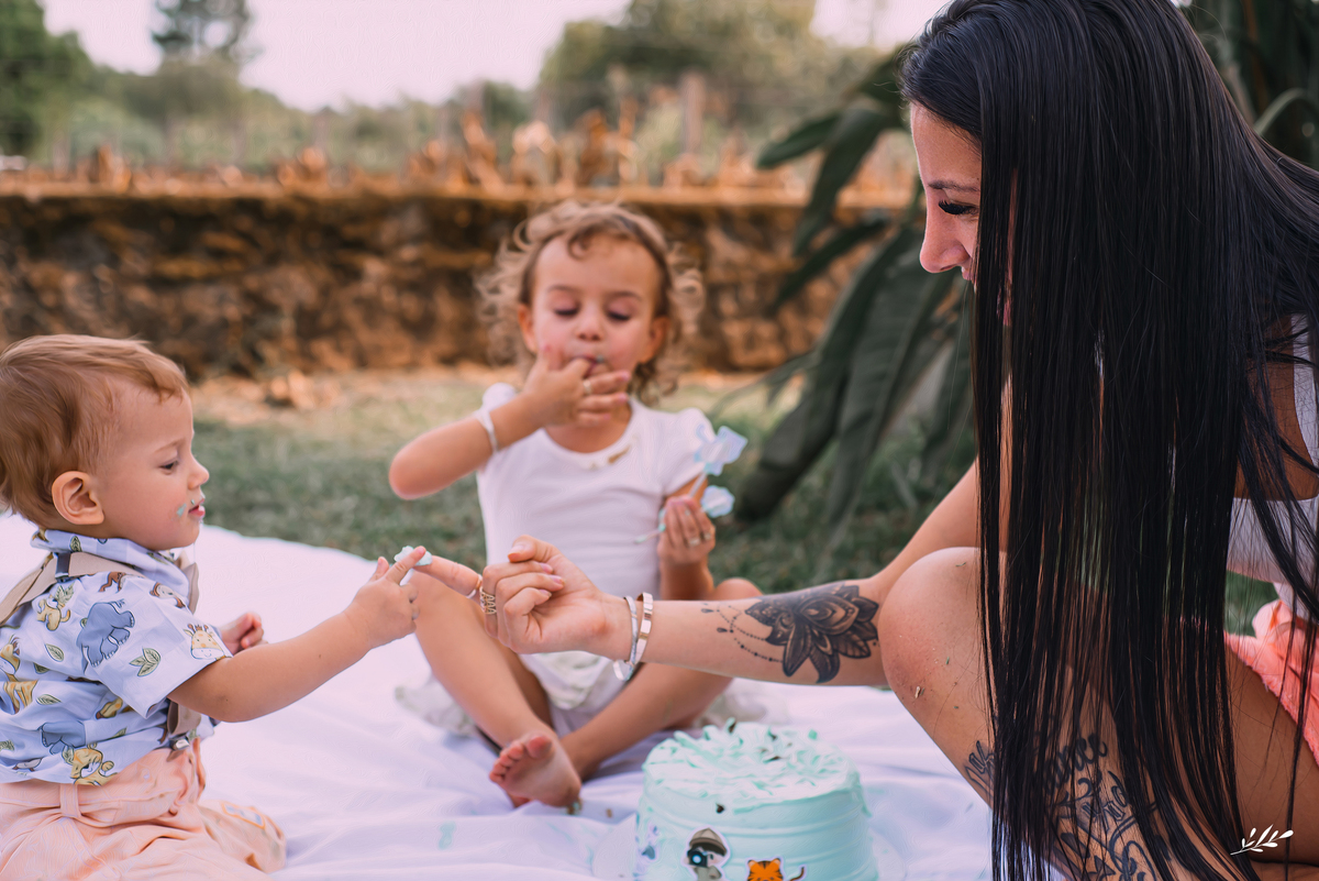 Ensaio infantil; ensaio em casa; ensaio criança; smash the cake; ensaio um ano; ensaio um aninho; festa na selva; ensaio de família.