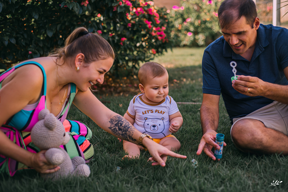 Ensaio bebê; ensaio infantil; ensaio em casa; ensaio na piscina; acompanhamento mensal do bebê; ensaio 8 meses.