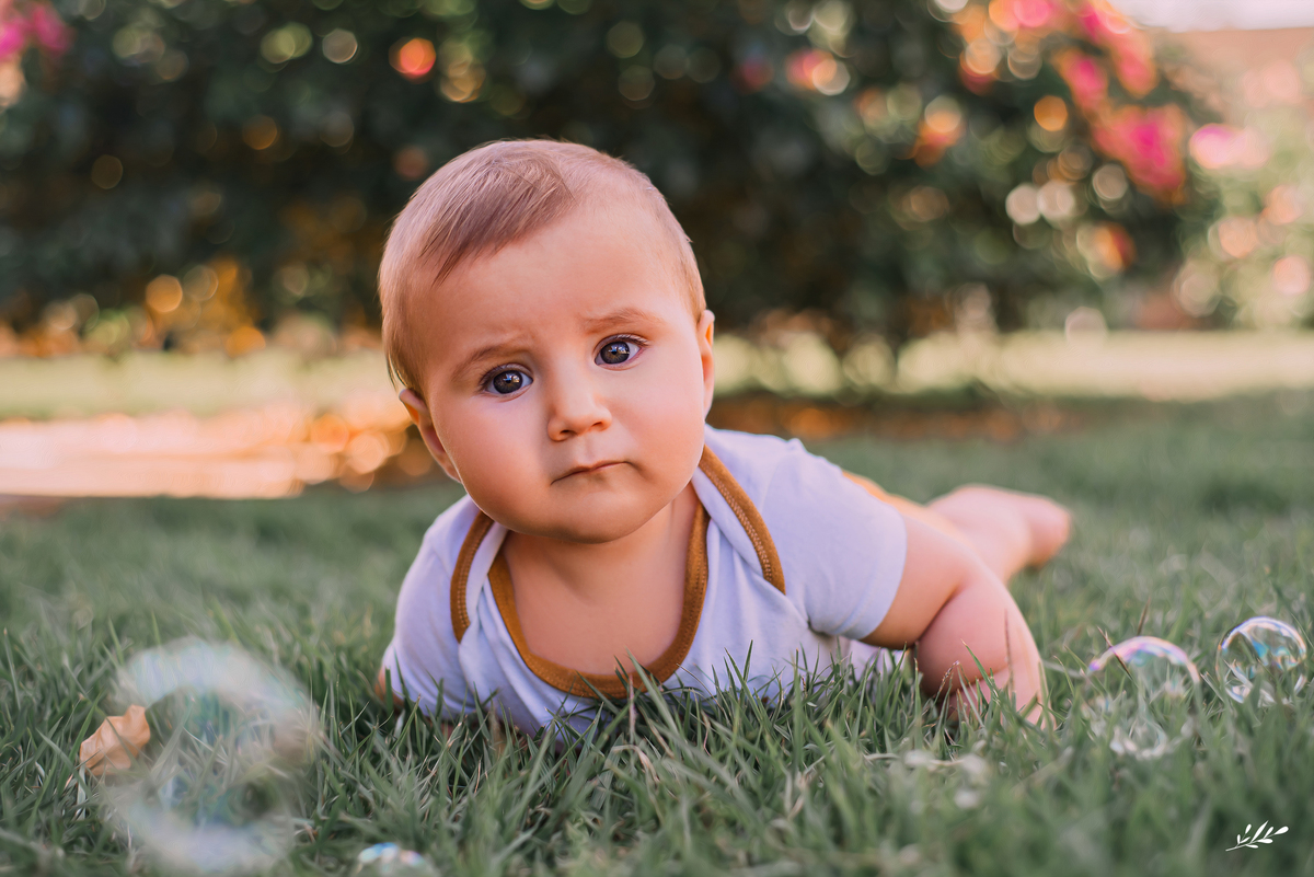 Ensaio bebê; ensaio infantil; ensaio em casa; ensaio na piscina; acompanhamento mensal do bebê; ensaio 8 meses.