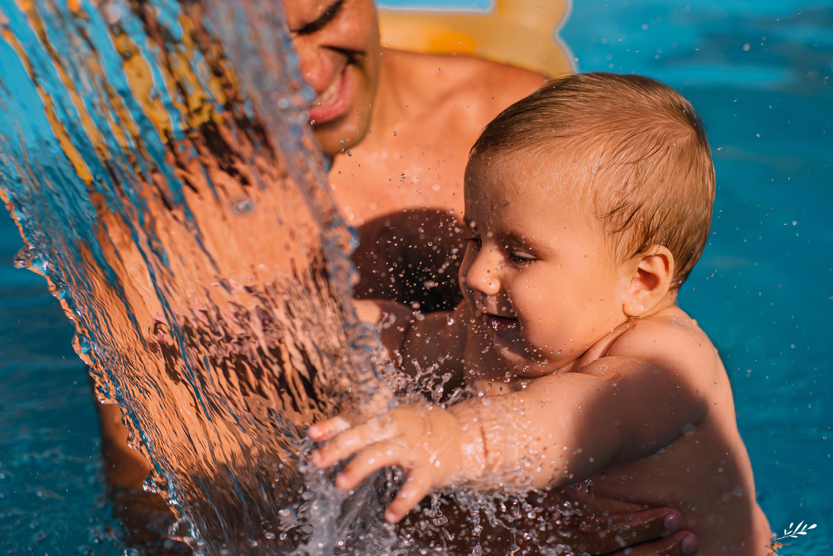 Ensaio bebê; ensaio infantil; ensaio em casa; ensaio na piscina; acompanhamento mensal do bebê; ensaio 8 meses.