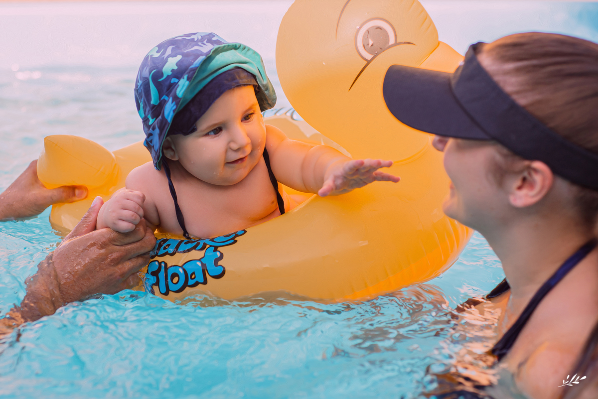 Ensaio bebê; ensaio infantil; ensaio em casa; ensaio na piscina; acompanhamento mensal do bebê; ensaio 8 meses.