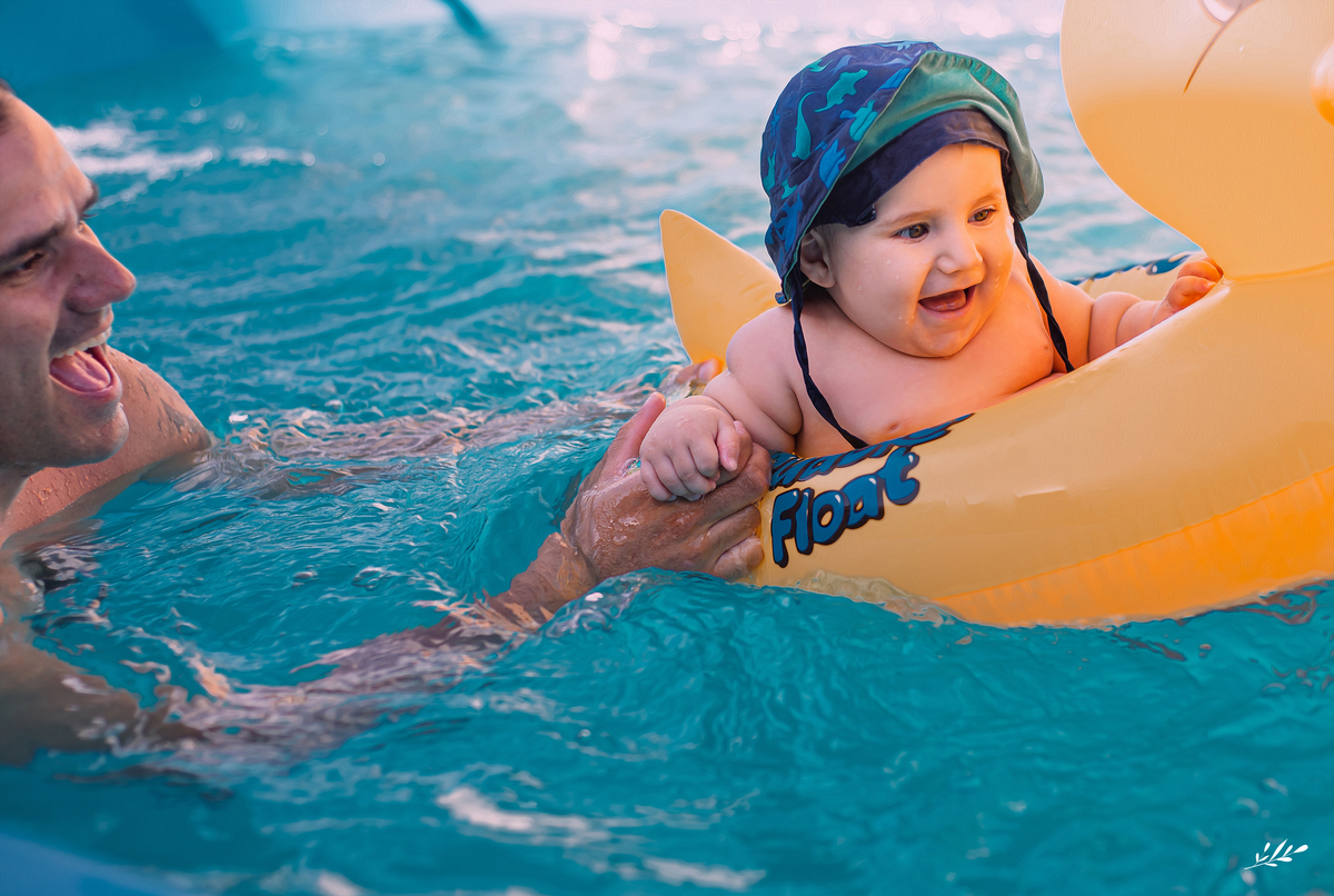 Ensaio bebê; ensaio infantil; ensaio em casa; ensaio na piscina; acompanhamento mensal do bebê; ensaio 8 meses.