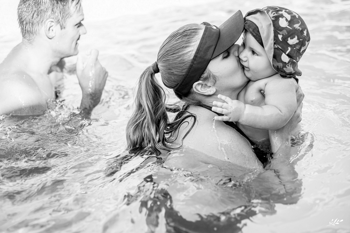 Ensaio bebê; ensaio infantil; ensaio em casa; ensaio na piscina; acompanhamento mensal do bebê; ensaio 8 meses.