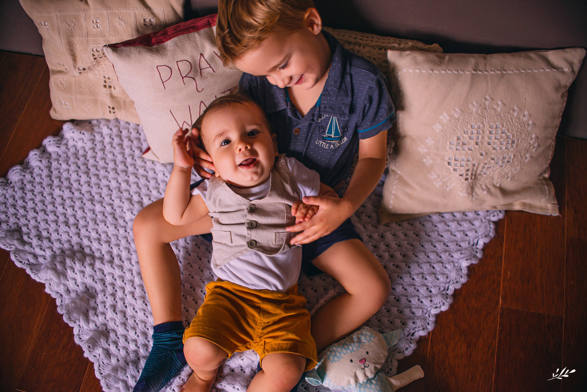 ensaio de páscoa; ensaio páscoa; ensaio em casa; ensaio irmãos; acompanhamento mensal do bebê; 10 meses.