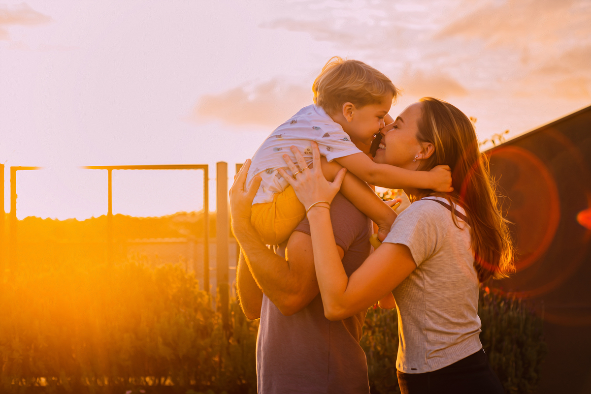 ensaio de família; ensaio em casa; ensaio no jardim; ensaio em Dois Irmãos RS.