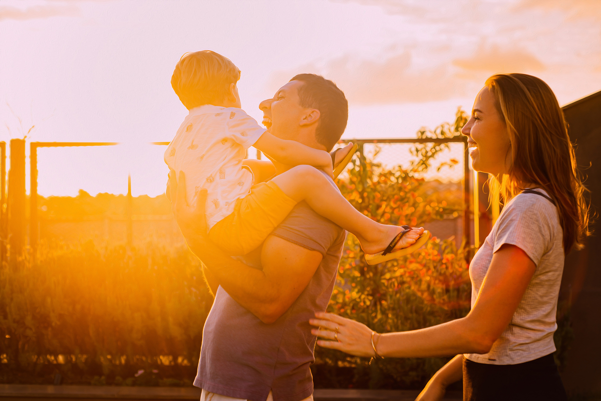 ensaio de família; ensaio em casa; ensaio no jardim; ensaio em Dois Irmãos RS.