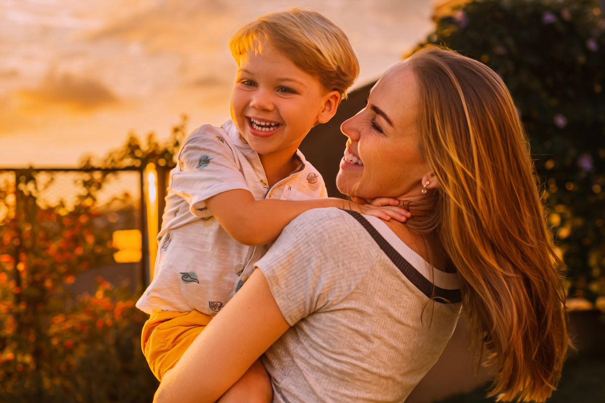 ensaio de família; ensaio em casa; ensaio no jardim; ensaio em Dois Irmãos RS.