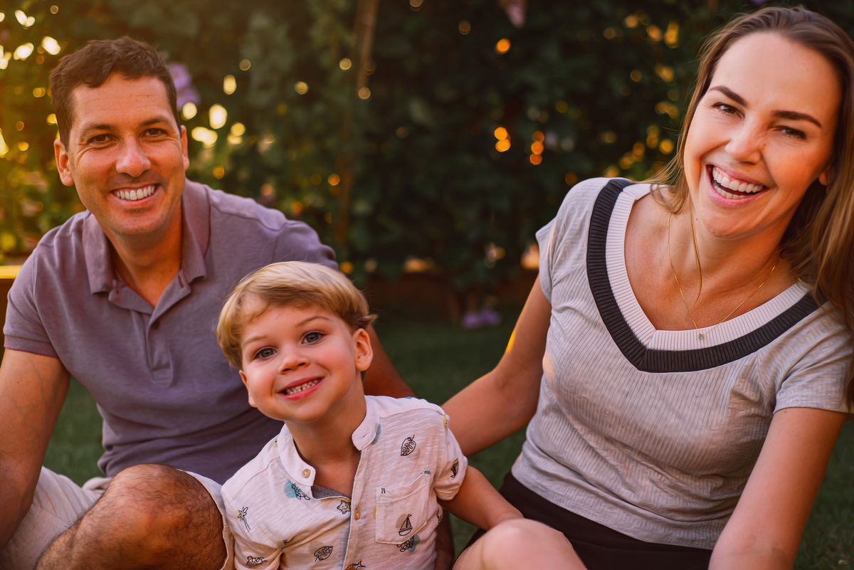 ensaio de família; ensaio em casa; ensaio no jardim; ensaio em Dois Irmãos RS.