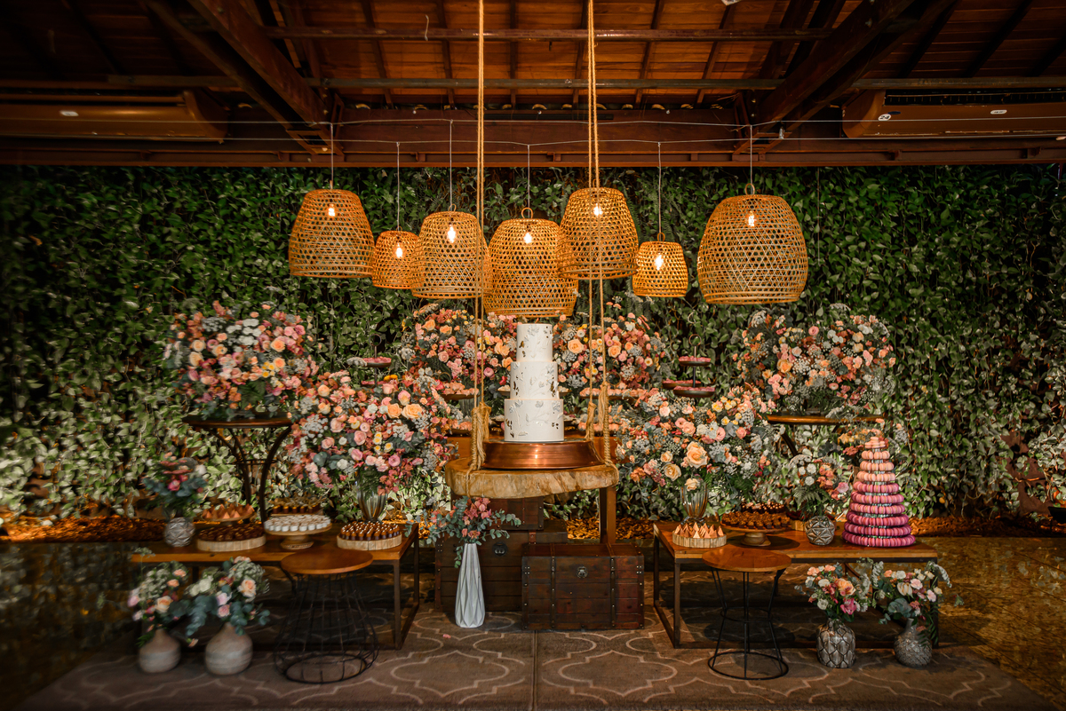bolo de casamento, vale dos sonhos, casamento, decoração de casamento, flores, decoração em madeira 
