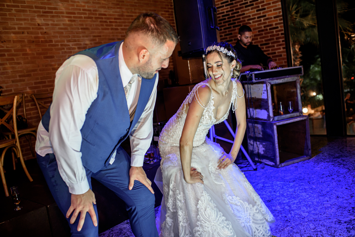 casamento, envolver, anitta, vale dos sonhos, casal, dança, terno azul 