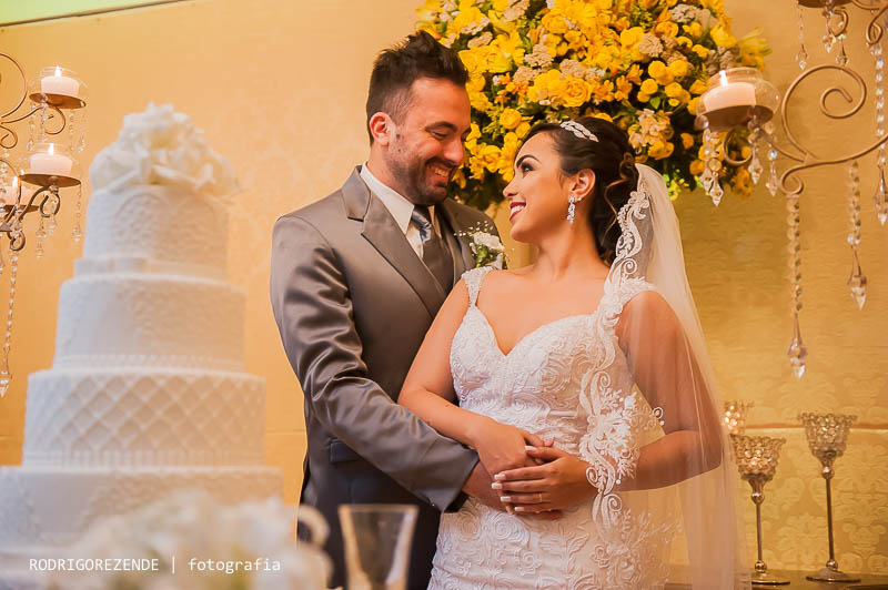 fotos de casamento, fotos do casal, fotos no bolo