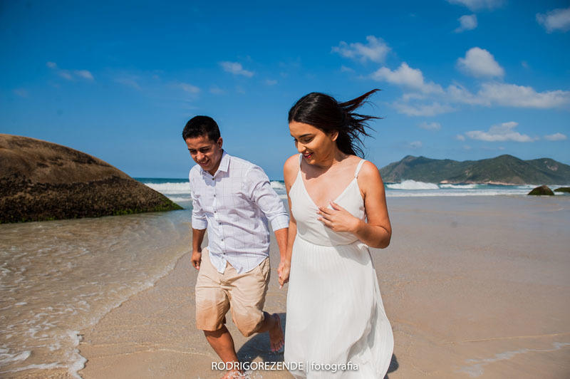 ensaio casal, pre wedding, grumari, praia do grumari, rodrigo rezende fotografia