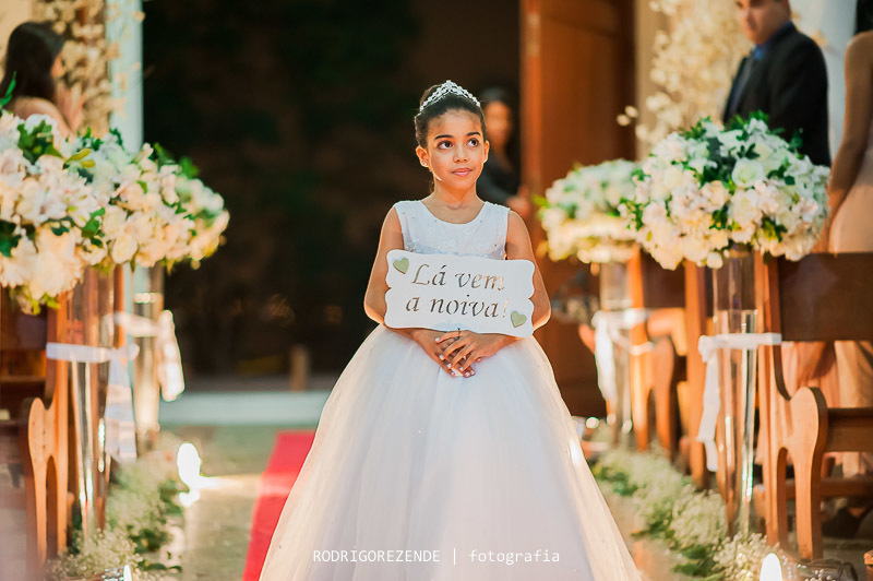 casamento, cerimônia, entrada daminha, igreja nossa senhora de fátima, rodrigo rezende fotografia