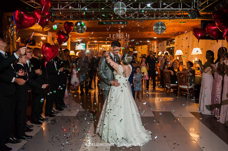 casamento, helena moraes festas, dança dos noivos, rodrigo rezende fotografia
