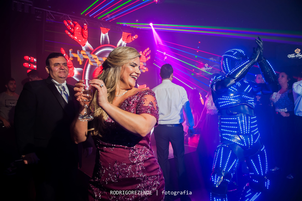 debutante, festa de 15 anos, vila inglesa, pista de dança, balada, hypertronic, rodrigo rezende fotografia