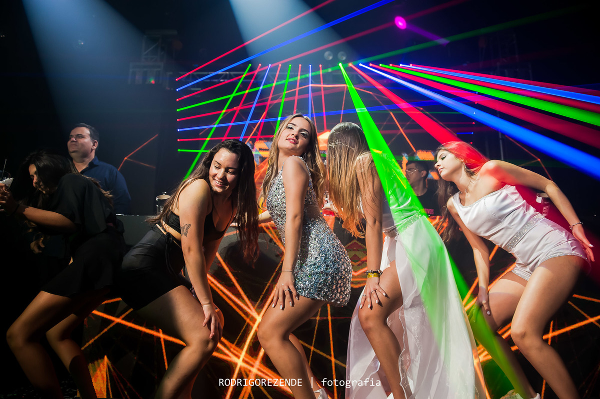 debutante, festa de 15 anos, vila inglesa, pista de dança, balada, hypertronic, rodrigo rezende fotografia