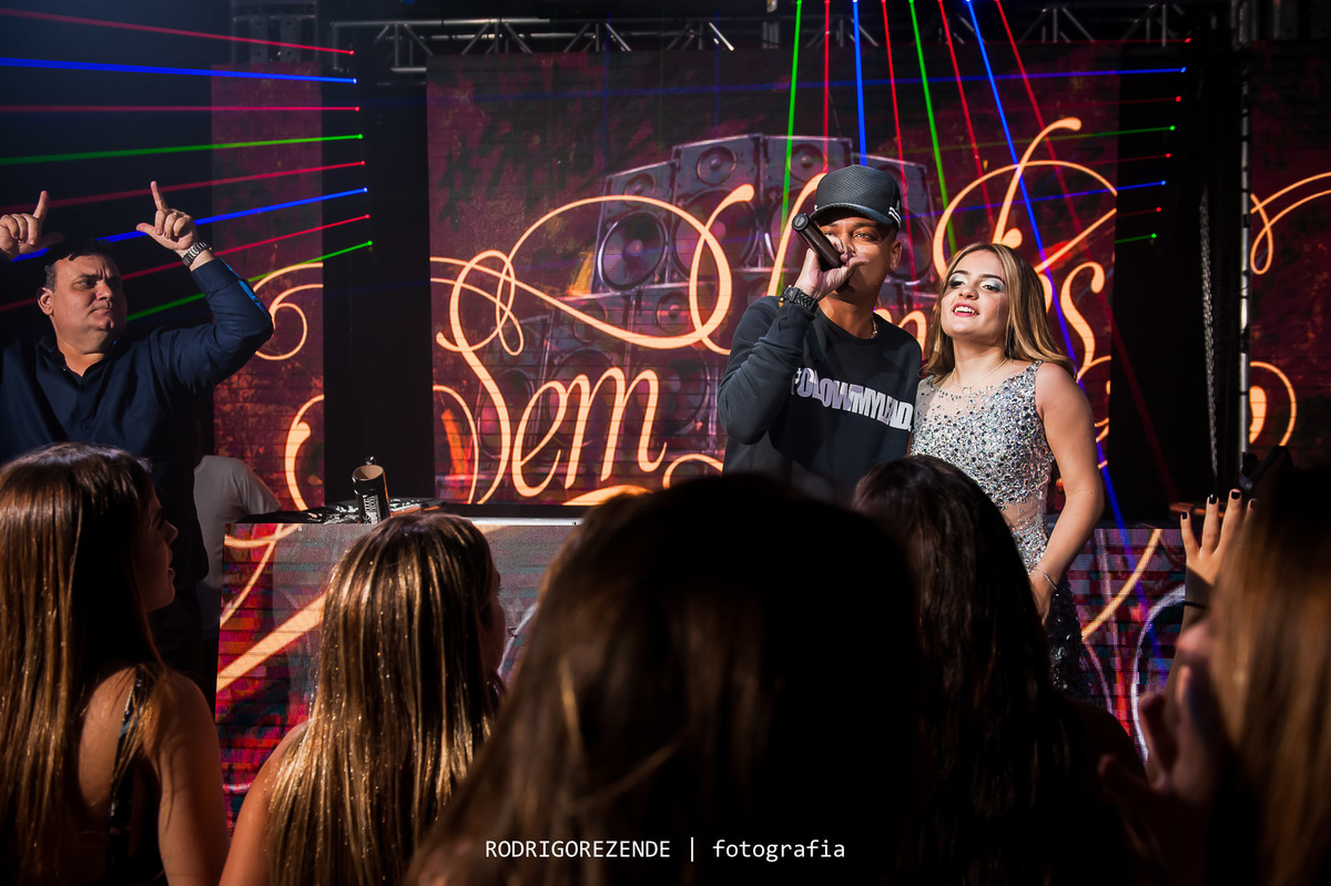 debutante, festa de 15 anos, vila inglesa, pista de dança, balada, mc duduzinho, rodrigo rezende fotografia