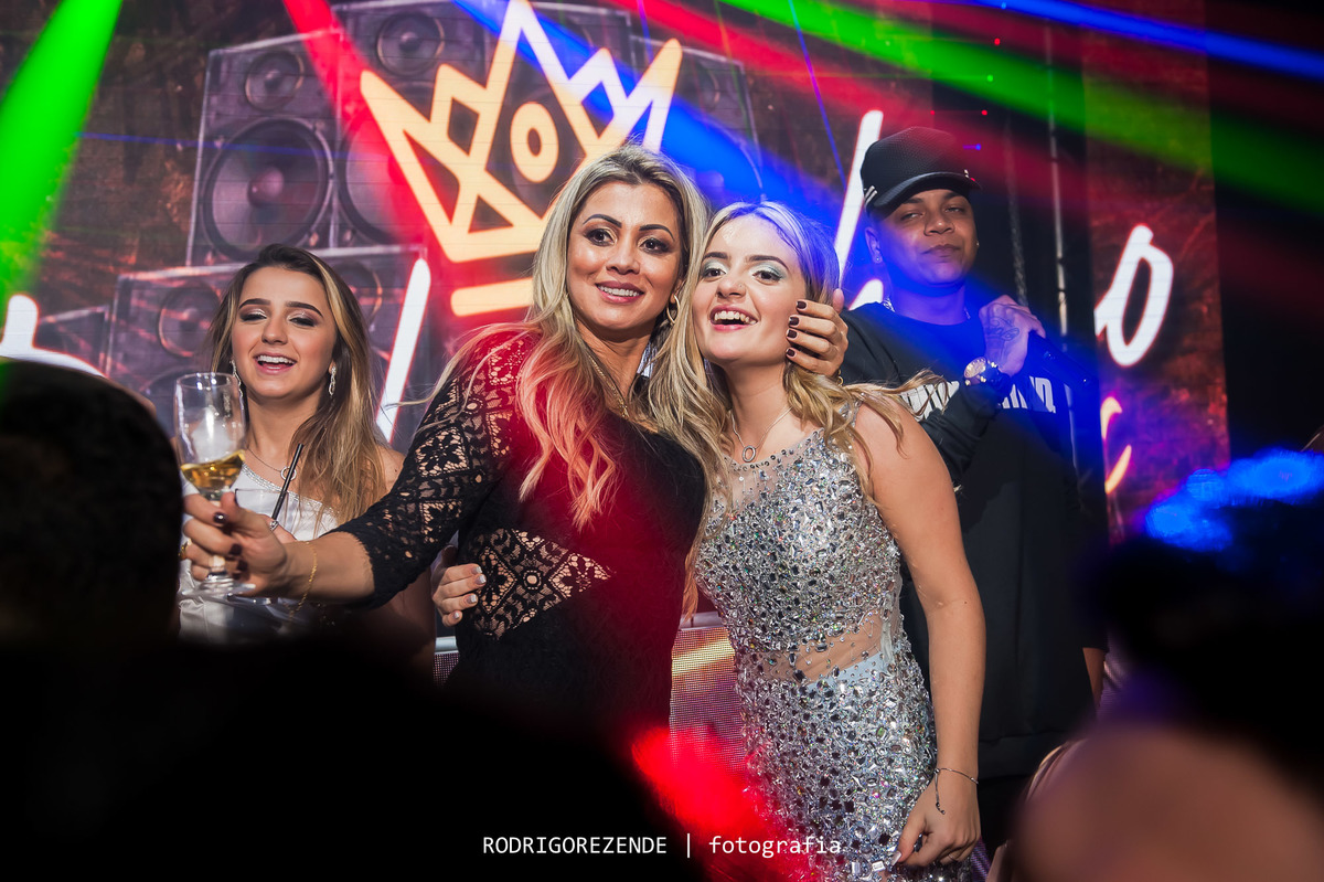 debutante, festa de 15 anos, vila inglesa, pista de dança, balada, mc duduzinho, rodrigo rezende fotografia