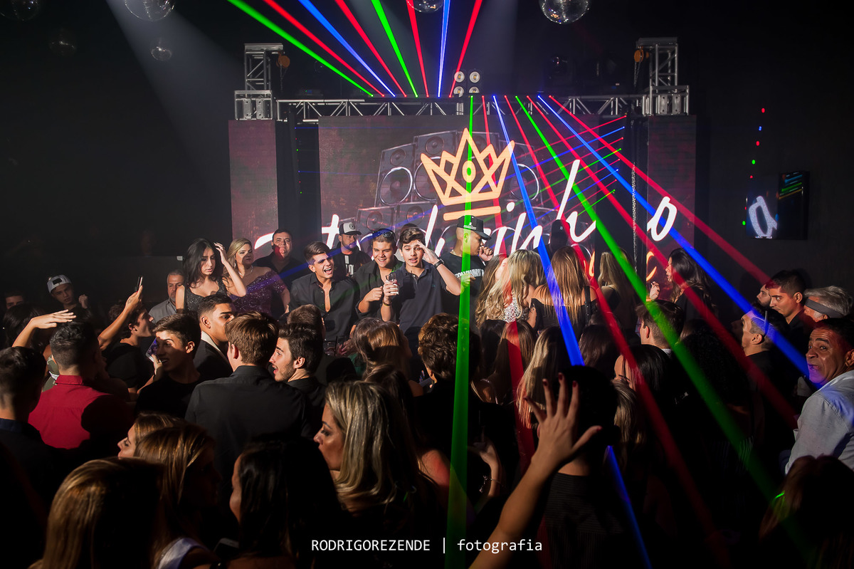 debutante, festa de 15 anos, vila inglesa, pista de dança, balada, mc duduzinho, rodrigo rezende fotografia