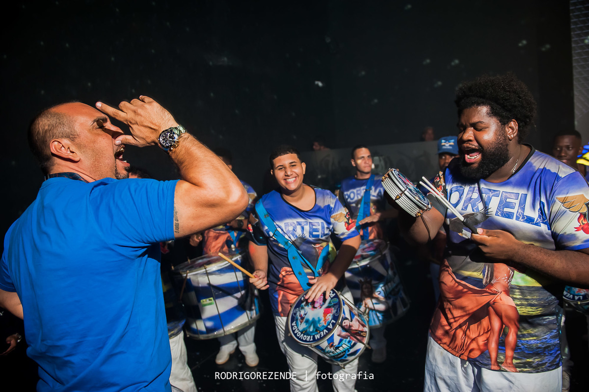 debutante, festa de 15 anos, vila inglesa, pista de dança, balada, portela,  rodrigo rezende fotografia
