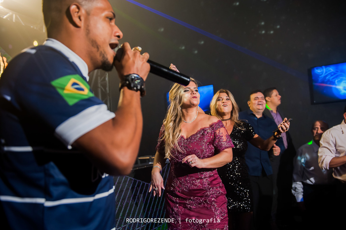 debutante, festa de 15 anos, vila inglesa, pista de dança, balada, portela,  rodrigo rezende fotografia