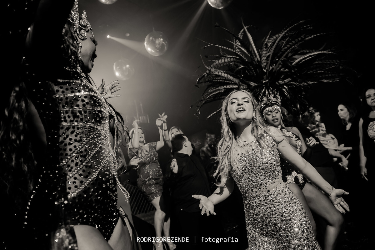 debutante, festa de 15 anos, vila inglesa, pista de dança, balada, portela,  rodrigo rezende fotografia