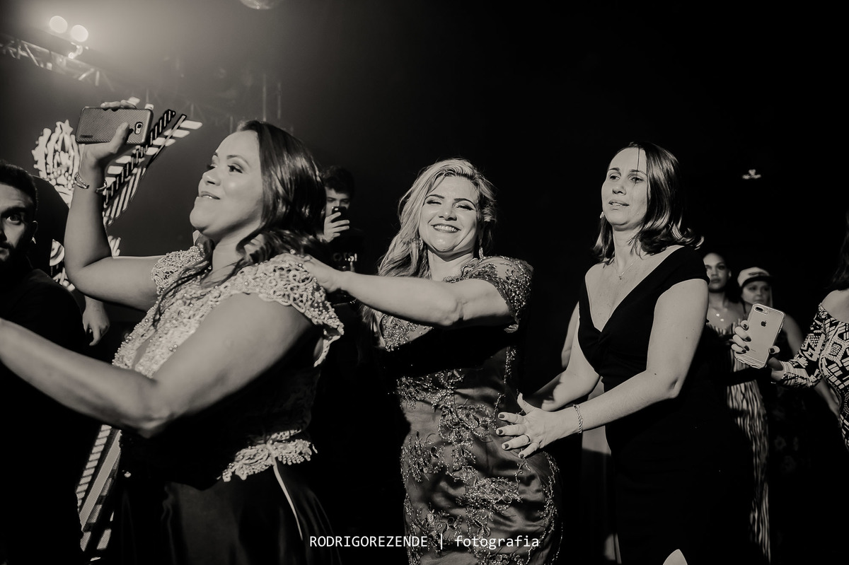 debutante, festa de 15 anos, vila inglesa, pista de dança, balada, portela,  rodrigo rezende fotografia