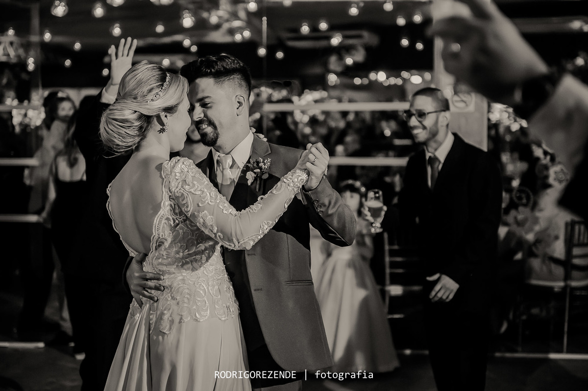casamento, pista de dança, dança dos noivos, noivos,  aberema 7 casa de festas, rodrigo rezende fotografia