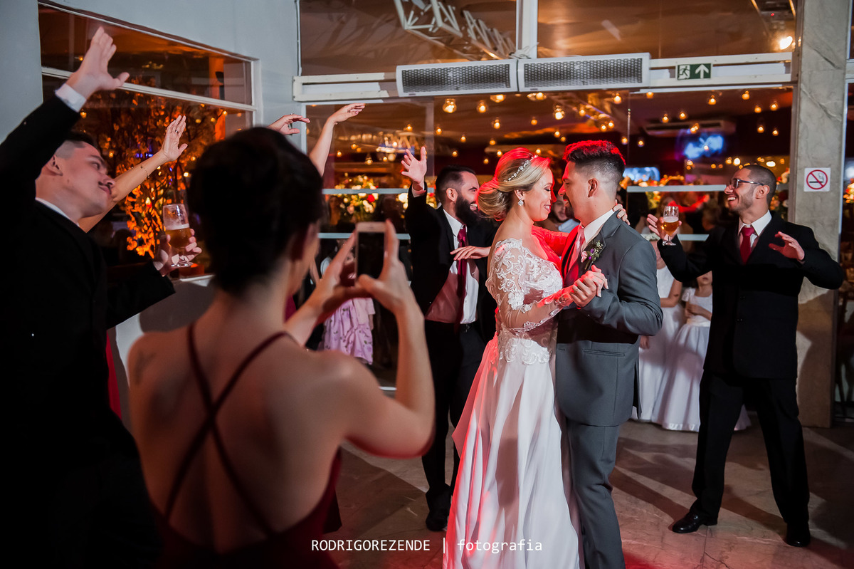 casamento, pista de dança, dança dos noivos, noivos,  aberema 7 casa de festas, rodrigo rezende fotografia