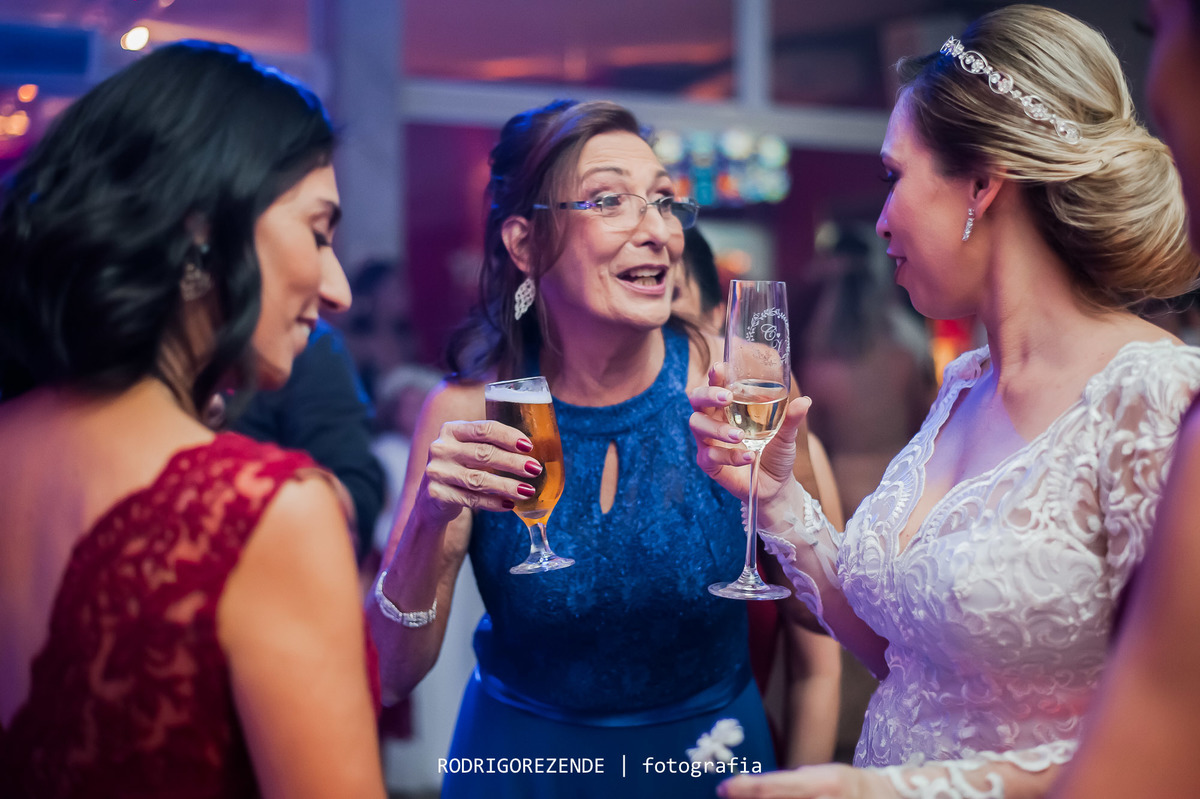 casamento, pista de dança,   aberema 7 casa de festas, rodrigo rezende fotografia