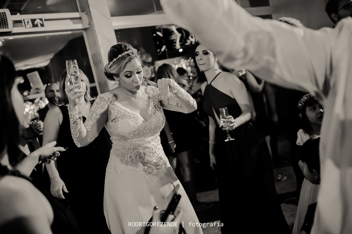 casamento, pista de dança,   aberema 7 casa de festas, rodrigo rezende fotografia