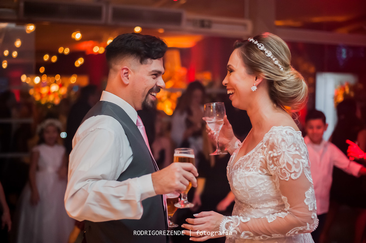casamento, pista de dança,   aberema 7 casa de festas, rodrigo rezende fotografia