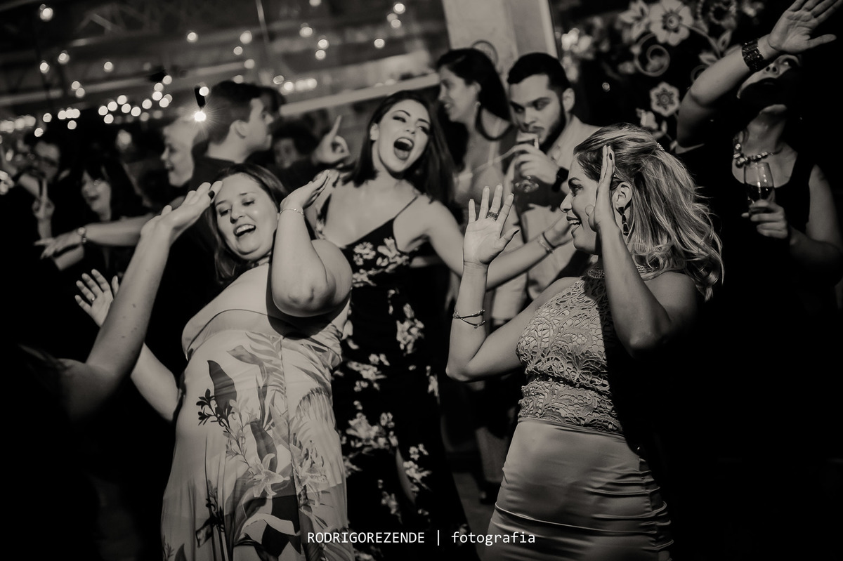 casamento, pista de dança,   aberema 7 casa de festas, rodrigo rezende fotografia